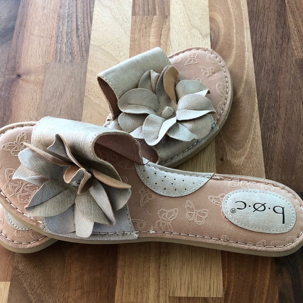b.o.c. Women's Floral Slide Sandals in Neutral Beige-Taupe